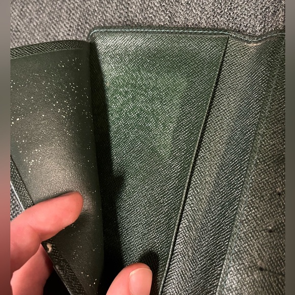Louis Vuitton Porte Valeurs Taiga Leather Green Bifold Wallet - Unisex - Picture 8 of 13